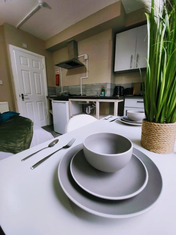 Easy Living - Burns Street *